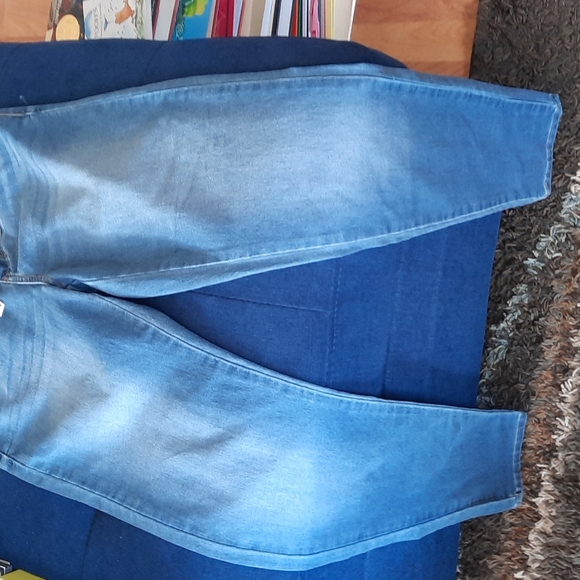 Jeans - Picture 3 of 3